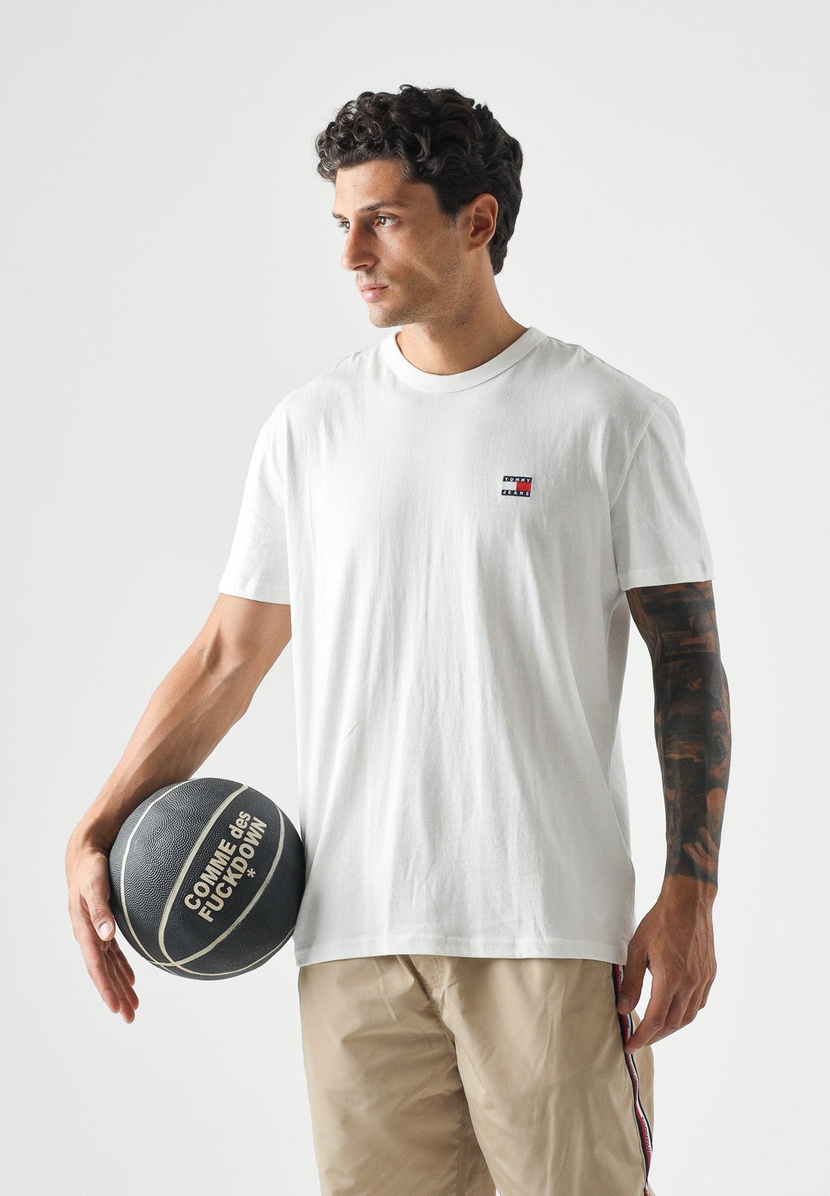 T-shirt a Maniche Corte Tjm Reg Badge Tee Ex DM0DM20322 Ecru