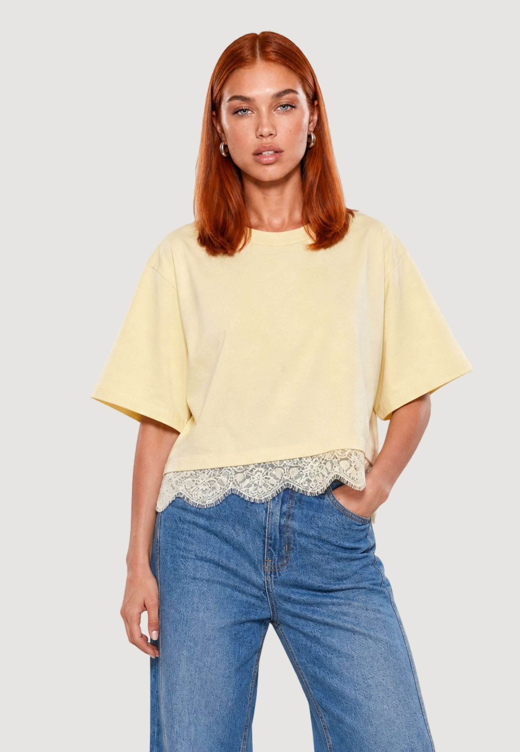 T-shirt a Maniche Corte t-shirt con balza pizzo 26511-3 Giallino