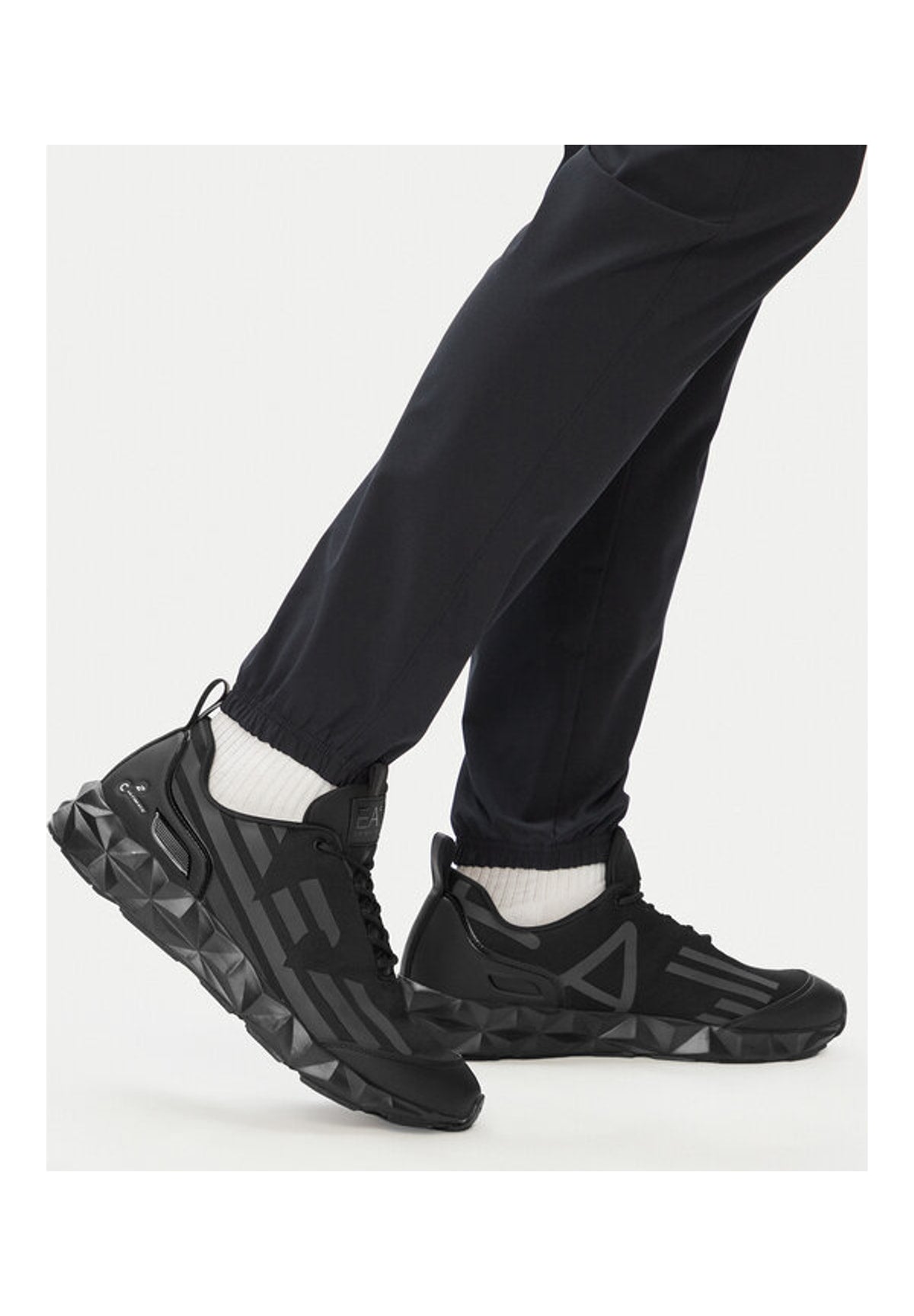 Sneakers X8X217 Triple Black