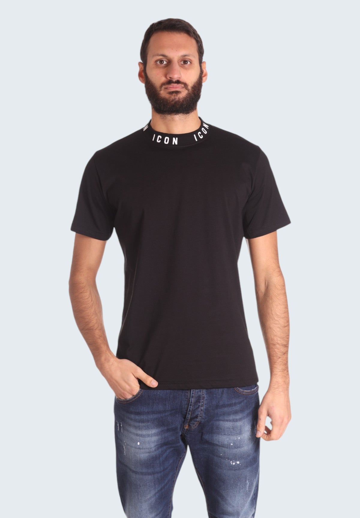 T-shirt con Stampa T-Shirt Con Logo Su Collo IU9069T Nero