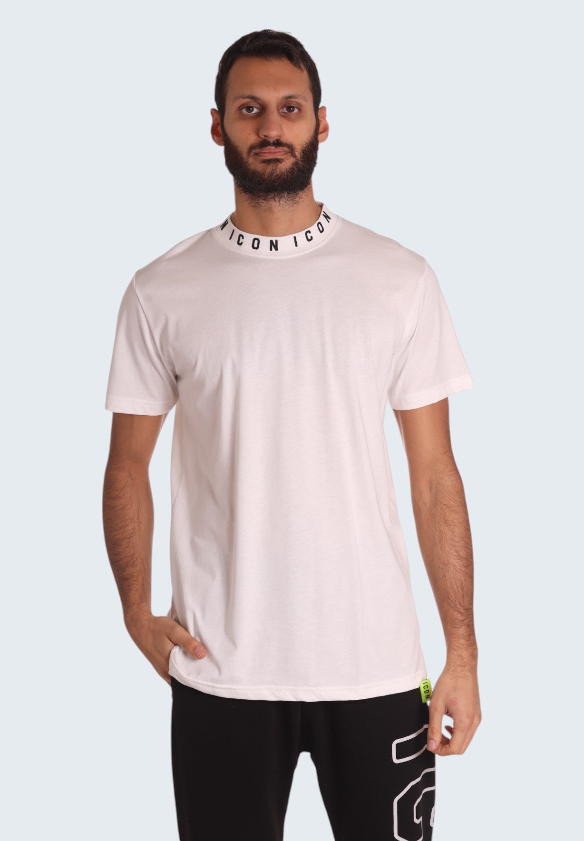 T-shirt con Stampa T-Shirt Con Logo Su Collo IU9069T Off White