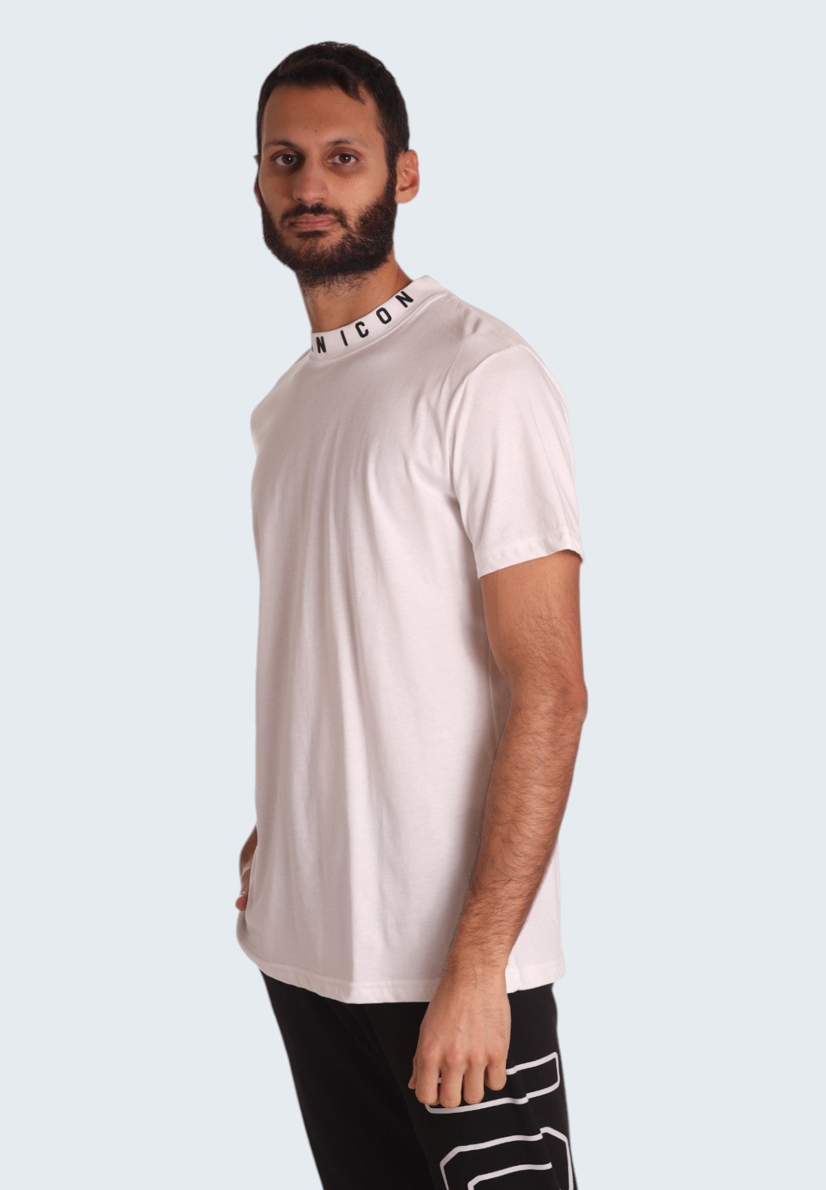 T-shirt con Stampa T-Shirt Con Logo Su Collo IU9069T Off White