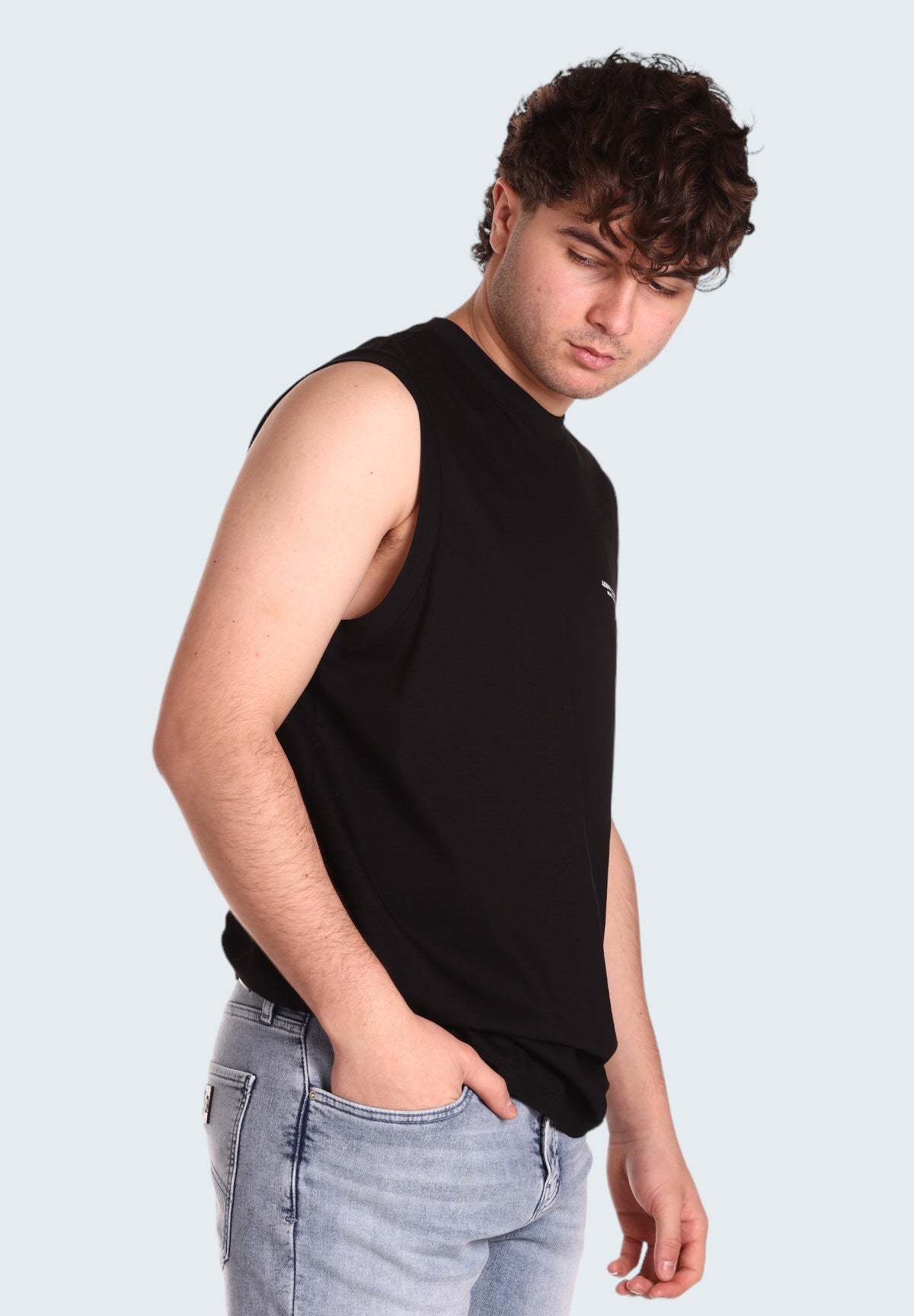 8nzh97 Black tank top